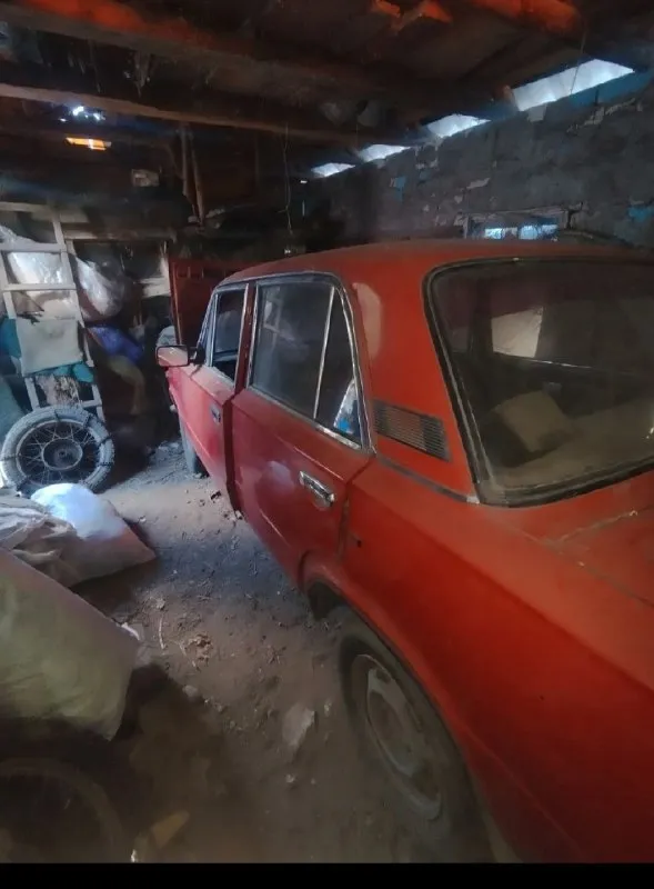 Обмен на советский мот, ваз 2103. самовывоз. расцениваю авто на 20-15к. раньше ездила на подсосе, т. е нужно чистить карб и заниматься мотором вообщем, так же стартер вообщем крутит(пробовал на плохом аккуме) нужен естественно аккум. желательно поменять рулевой редуктор, + бака там нет, сделано под канистру, салон имеется доки ссср номера тоже пороги гниловаты немного, так корпус ещё походит закрываются все двери кроме водительской находится с. пархоменко чтобы связаться тг +79595004220 📞 звоните: +7(959)5004220 - фотография - 3
