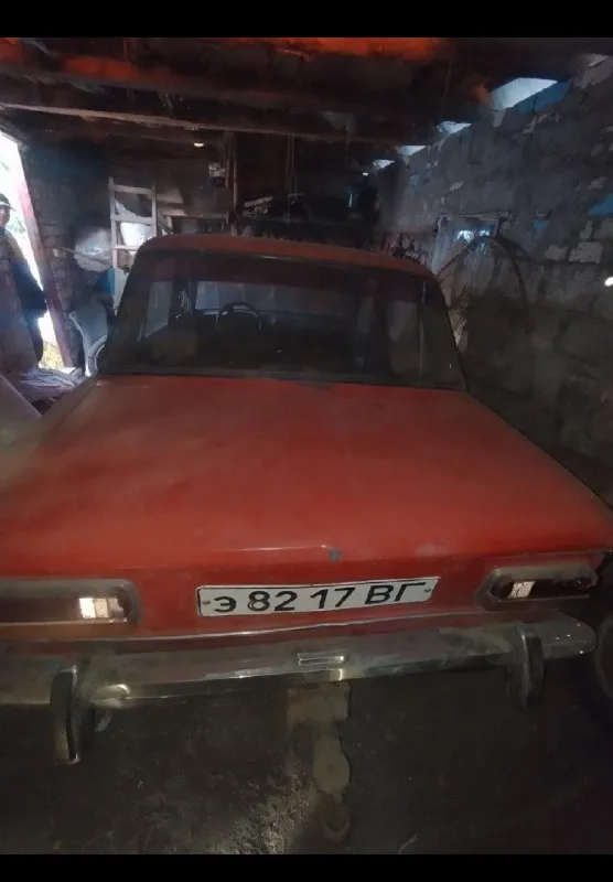 Обмен на советский мот, ваз 2103. самовывоз. расцениваю авто на 20-15к. раньше ездила на подсосе, т. е нужно чистить карб и заниматься мотором вообщем, так же стартер вообщем крутит(пробовал на плохом аккуме) нужен естественно аккум. желательно поменять рулевой редуктор, + бака там нет, сделано под канистру, салон имеется доки ссср номера тоже пороги гниловаты немного, так корпус ещё походит закрываются все двери кроме водительской находится с. пархоменко чтобы связаться тг +79595004220 📞 звоните: +7(959)5004220 - фотография - 4