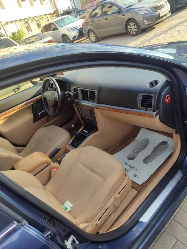 Продам opel signum 2006 года двигатель 1.8 zer пробег 177 000 автомобиль полностью обслужен ✅юридически чистый ✅рф учёт первый владелец, владею больше 4 лет ✅ бежевый салон с подогревом сидений ✅двухзонный климат контроль ✅сенсорная магнитола на андроид( подключена к кнопкам руля) ✅мультируль с рабочими кнопками ✅регулируемый ксенон ✅новый компрессор кондиционера ( система кондиционирования полностью обслужена) ✅установлены проставки на стойках в круг - фотография - 3