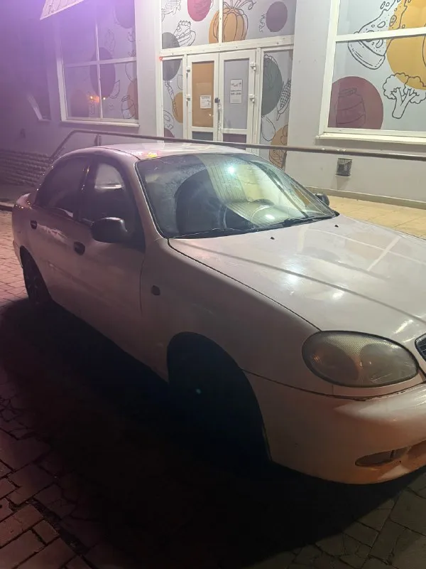 Daewoo lanos ( daewoo ланос ) 1.5 газ/бенз 137 000руб. вашему вниманию пацанский истрибитель или просто повседневный поджопник на ходу каждый день, состояние сел поехал двигатель/коробка на уверенные 4++/5 движек работает ровно, без дыма, без копоти, без посторонних звуков, набирает скорость резво коробка не выбивает не хрустит !!!!!!!! все передачи работают четко, сцепление недавно менялось 2000км назад были поменяны : сцепление, ремни, свечи, масло двс, масло коробки и прочие расходники по мелочи стоят квасившие диски, по кузову есть моменты, но днище и пороги не гнилые, все сами посмотрите и убедитесь документы чистые : постоянка днр, владелец готов поехать в мрэо для переоформления хоть завтра торг возможен на бензин и только при осмотре автомобиля. г. донецк, возможен пригон по днр по договоренности +79494036874 сотовый/тг 📞 звоните: +7(949)4036874 - фотография - 4