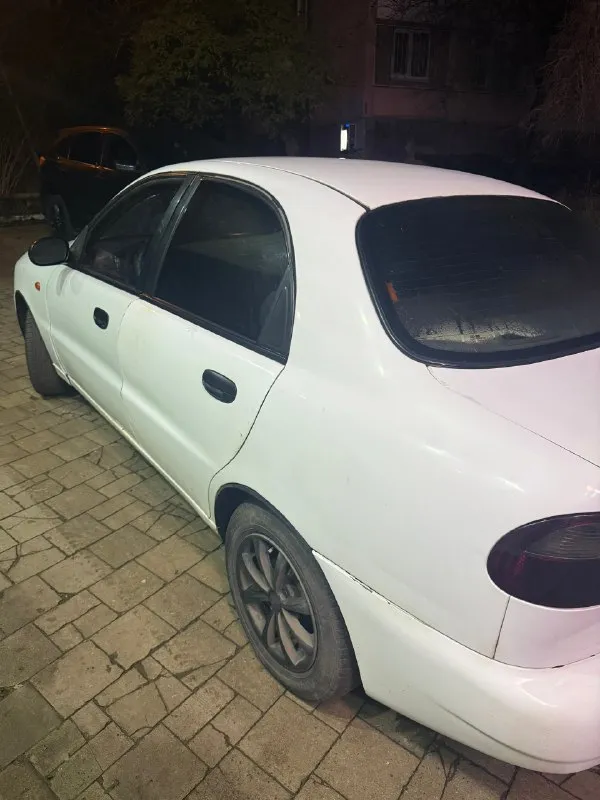 Daewoo lanos ( daewoo ланос ) 1.5 газ/бенз 137 000руб. вашему вниманию пацанский истрибитель или просто повседневный поджопник на ходу каждый день, состояние сел поехал двигатель/коробка на уверенные 4++/5 движек работает ровно, без дыма, без копоти, без посторонних звуков, набирает скорость резво коробка не выбивает не хрустит !!!!!!!! все передачи работают четко, сцепление недавно менялось 2000км назад были поменяны : сцепление, ремни, свечи, масло двс, масло коробки и прочие расходники по мелочи стоят квасившие диски, по кузову есть моменты, но днище и пороги не гнилые, все сами посмотрите и убедитесь документы чистые : постоянка днр, владелец готов поехать в мрэо для переоформления хоть завтра торг возможен на бензин и только при осмотре автомобиля. г. донецк, возможен пригон по днр по договоренности +79494036874 сотовый/тг 📞 звоните: +7(949)4036874 - фотография - 5