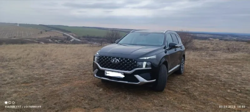 ✅🔥продается санта фе каллиграфия 2021 год 2.2 в самой максимальной комплектации в отличном состоянии. пробег 101000 км. панорамная крыша. эксклюзивные 20 диски. - центральная консоль алюминий ( не пластик под карбон ) - двойные стекла ( доп шумка не нужна ) - премиальная музыка harman/kardon - множество ассистентов ( все возможные ). хорошая резина. своевременно обслуживался. куплен не в кредит. оригинальный птс. кузов в родной краске. покупался от первого хозяина с пробегом 45000, машина кайф, любимица семьи. резина зима и лето. из доп. опций: сетка в бампер, мощный охранный комплекс на базе старлайн, приложение с автозапуском на телефоне, скрытая проводка под видеорегистратор(также встроен в охранную систему и включает запись при тревоге), маркировка всех стекол, сделан доп. антикор, установлены металлические защиты всех агрегатов снизу, перекупа прошу не беспокоить, в салон не поставлю. стоимость 3🍋900 цена на машину будет расти пропорционально рынку из-за ут 📞 звоните: +7(949)8534393 - фотография - 3