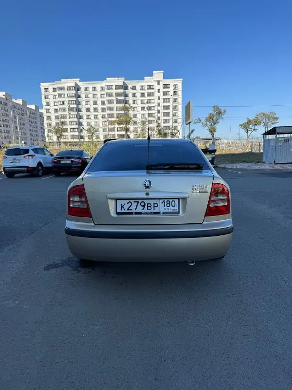 Продам skoda octavia tour 2006г 1,9 tdi, пробег 195000 км, 1 хозяин по птс, машина реально в идеальном состоянии, вложено много сил и денег, обслужена до мелочей. сделано большое то: заменены тормозные диски и колодки, фирмы trw, заменен комплект грм gates, с помпой hepu, заменены свечи накала фирмы beru оригинал и проводка на свечи накала, замена масла aral каждые 7-8 тыс и все фильтра. экология вся на месте. установлен дорогой акб agm exide ek 700, установлен качественный свет, в птф biled модули optima, в фарах дорогие led лампы stellar. по салону, перешит потолок, перешиты дверные карты, перешит руль, новые дорогие накидки на сиденья установлена дорогая музыка. заменено новое лобовое, так как оригинальное было с трещиной и отпесочено, (смогу показать) стоит оригинальный съемный фаркоп. производился космический окрас бамперов и порогов новая зима hakkapeliitta 9 на дисках seat r16 новые летние диски r18 на хорошей резине. в машине всегда всё дела 📲 tg: @mrpl1991_avto 📞 звоните: +7(949)7057696 - фотография - 3