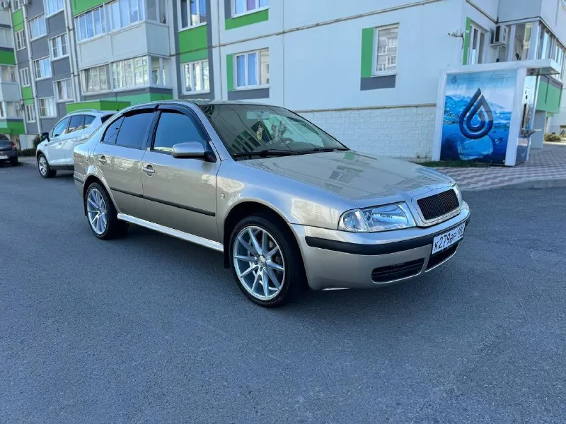 Продам skoda octavia tour 2006г 1,9 tdi, пробег 195000 км, 1 хозяин по птс, машина реально в идеальном состоянии, вложено много сил и денег, обслужена до мелочей. сделано большое то: заменены тормозные диски и колодки, фирмы trw, заменен комплект грм gates, с помпой hepu, заменены свечи накала фирмы beru оригинал и проводка на свечи накала, замена масла aral каждые 7-8 тыс и все фильтра. экология вся на месте. установлен дорогой акб agm exide ek 700, установлен качественный свет, в птф biled модули optima, в фарах дорогие led лампы stellar. по салону, перешит потолок, перешиты дверные карты, перешит руль, новые дорогие накидки на сиденья установлена дорогая музыка. заменено новое лобовое, так как оригинальное было с трещиной и отпесочено, (смогу показать) стоит оригинальный съемный фаркоп. производился космический окрас бамперов и порогов новая зима hakkapeliitta 9 на дисках seat r16 новые летние диски r18 на хорошей резине. в машине всегда всё дела 📲 tg: @mrpl1991_avto 📞 звоните: +7(949)7057696 - фотография - 5