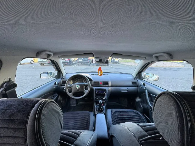 Продам skoda octavia tour 2006г 1,9 tdi, пробег 195000 км, 1 хозяин по птс, машина реально в идеальном состоянии, вложено много сил и денег, обслужена до мелочей. сделано большое то: заменены тормозные диски и колодки, фирмы trw, заменен комплект грм gates, с помпой hepu, заменены свечи накала фирмы beru оригинал и проводка на свечи накала, замена масла aral каждые 7-8 тыс и все фильтра. экология вся на месте. установлен дорогой акб agm exide ek 700, установлен качественный свет, в птф biled модули optima, в фарах дорогие led лампы stellar. по салону, перешит потолок, перешиты дверные карты, перешит руль, новые дорогие накидки на сиденья установлена дорогая музыка. заменено новое лобовое, так как оригинальное было с трещиной и отпесочено, (смогу показать) стоит оригинальный съемный фаркоп. производился космический окрас бамперов и порогов новая зима hakkapeliitta 9 на дисках seat r16 новые летние диски r18 на хорошей резине. в машине всегда всё дела 📲 tg: @mrpl1991_avto 📞 звоните: +7(949)7057696 - фотография - 6