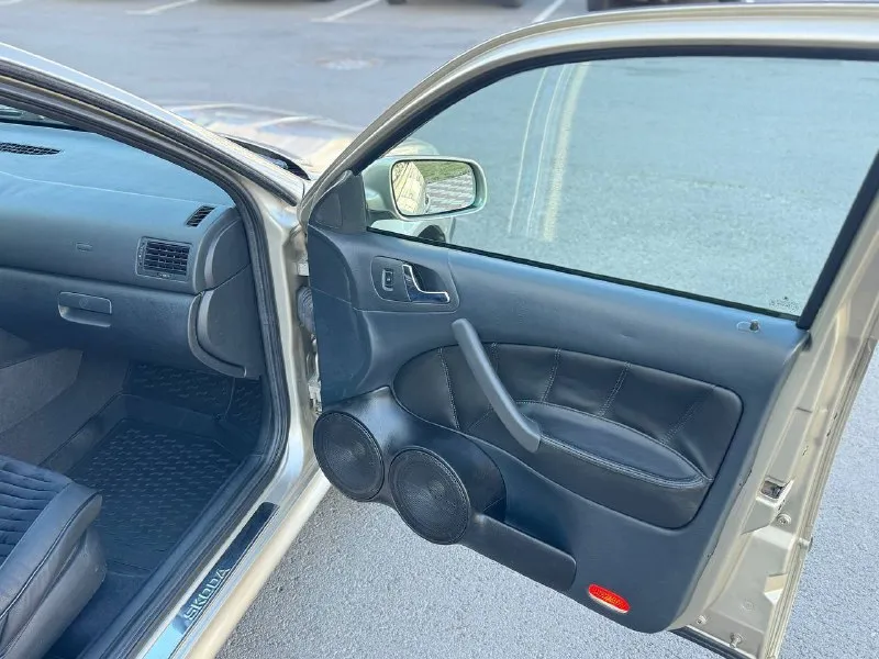 Продам skoda octavia tour 2006г 1,9 tdi, пробег 195000 км, 1 хозяин по птс, машина реально в идеальном состоянии, вложено много сил и денег, обслужена до мелочей. сделано большое то: заменены тормозные диски и колодки, фирмы trw, заменен комплект грм gates, с помпой hepu, заменены свечи накала фирмы beru оригинал и проводка на свечи накала, замена масла aral каждые 7-8 тыс и все фильтра. экология вся на месте. установлен дорогой акб agm exide ek 700, установлен качественный свет, в птф biled модули optima, в фарах дорогие led лампы stellar. по салону, перешит потолок, перешиты дверные карты, перешит руль, новые дорогие накидки на сиденья установлена дорогая музыка. заменено новое лобовое, так как оригинальное было с трещиной и отпесочено, (смогу показать) стоит оригинальный съемный фаркоп. производился космический окрас бамперов и порогов новая зима hakkapeliitta 9 на дисках seat r16 новые летние диски r18 на хорошей резине. в машине всегда всё дела 📲 tg: @mrpl1991_avto 📞 звоните: +7(949)7057696 - фотография - 8