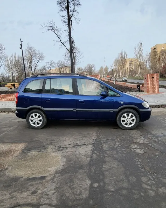 Опель зафира opel zafira 1.8 16v рестайлинг 2004 г. в. хорошее состояние авто. пригнана в 2021 году в донецк, один собственник. родной пробег, вся история обслуживания. не бит, корозии нет. донецк. 590т. р. +79493032667 - фотография - 3