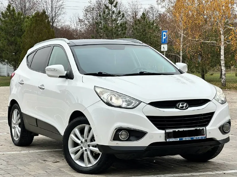 Hyundai ix35 2012год, 4wd автомобиль в отличном состоянии вложений не каких не требует обьем 2.0 бензин, двигатель работает отлично, пробег: 167тыс, км комплектация максимальная круиз контроль подогрев всех сидений кожаный салон панорама полный привод рабочий старт стоп бесключевой доступ, и многое другое с документами полностью порядок цена 1.250.000 +7949-386-25-76 - фотография - 3