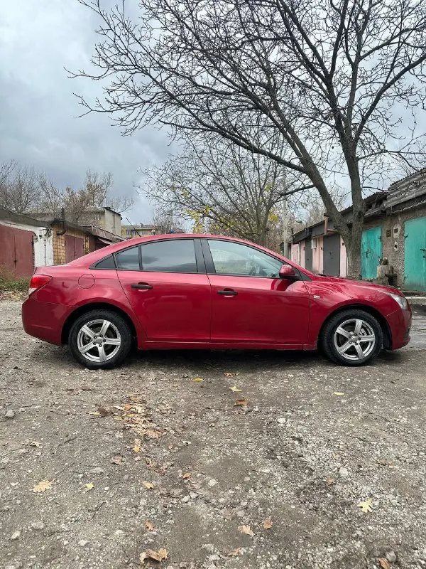 Cruze год: 2010 тип кпп: механическая пробег: 202560 дополнительная информация: продам chevrolet cruze 2010 год выпуска пробег 202560 т. км. мотор бензин 1.6 коробка механика 5-ступка, состояние авто для своих лет нормальное. салон не прокуренный! все остальные вопросы по телефону цена: 580 тысяч рублей торг у капота тел: +79495032393 осмотр макеевка. цена: 580 руб 📞🇷🇺звоните: +79495032393 - фотография - 5