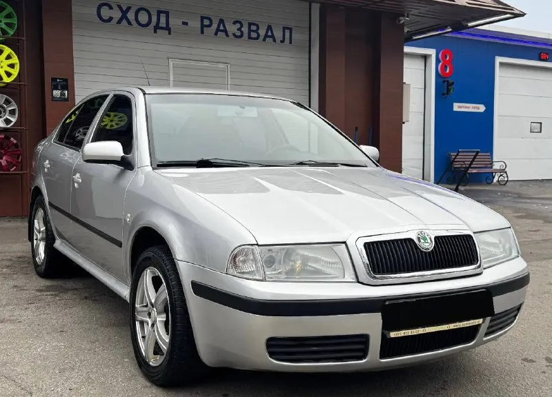 Продам skoda octavia tour 1.6 автомобиль в отличном состоянии без дефектов (гнили, коррозии, ржавчин и тд. ) за все время эксплуатации у автомобиля 2 собственника. большую часть простояла в теплом гараже. пробег:170.000 км бережное использование автомобиль не участвовал в дорожно транспортных происшествиях (без дтп) днище и пороги абсолютно целое без дыр и тд. техническая часть:без посторонних звуков и без вложений. год выпуска:2007 объем двигателя:1.6 кпп:механика 5-ти ступка привод:передний комплектация:рабочий кондиционер, усилитель руля (гур), центральный замок, электрорегулируемые зеркала, обогрев зеркал, передние электростеклоподъёмники, регулировка рулевой колонки, регулировка сидений по высоте, массажные передние сидения, хорошая акустика, обогревы стекла, подушка безопасности airbag, диски радиусом 16r резина зима michelin, сервисные книги. стоимость:625.000₽ хороший торг строго возле автомобиля. контактный номер телефона: +79494 📲 tg: 🦎 📞 звоните: +7(949)4166360 - фотография - 2