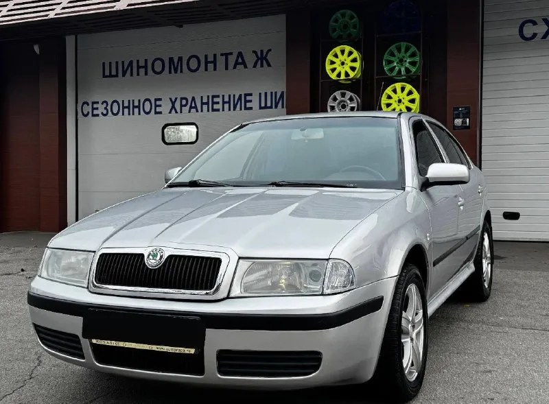 Продам skoda octavia tour 1.6 автомобиль в отличном состоянии без дефектов (гнили, коррозии, ржавчин и тд. ) за все время эксплуатации у автомобиля 2 собственника. большую часть простояла в теплом гараже. пробег:170.000 км бережное использование автомобиль не участвовал в дорожно транспортных происшествиях (без дтп) днище и пороги абсолютно целое без дыр и тд. техническая часть:без посторонних звуков и без вложений. год выпуска:2007 объем двигателя:1.6 кпп:механика 5-ти ступка привод:передний комплектация:рабочий кондиционер, усилитель руля (гур), центральный замок, электрорегулируемые зеркала, обогрев зеркал, передние электростеклоподъёмники, регулировка рулевой колонки, регулировка сидений по высоте, массажные передние сидения, хорошая акустика, обогревы стекла, подушка безопасности airbag, диски радиусом 16r резина зима michelin, сервисные книги. стоимость:625.000₽ хороший торг строго возле автомобиля. контактный номер телефона: +79494 📲 tg: 🦎 📞 звоните: +7(949)4166360 - фотография - 3