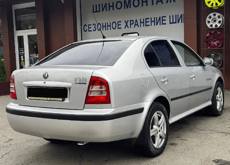 Продам skoda octavia tour 1.6 автомобиль в отличном состоянии без дефектов (гнили, коррозии, ржавчин и тд. ) за все время эксплуатации у автомобиля 2 собственника. большую часть простояла в теплом гараже. пробег:170.000 км бережное использование автомобиль не участвовал в дорожно транспортных происшествиях (без дтп) днище и пороги абсолютно целое без дыр и тд. техническая часть:без посторонних звуков и без вложений. год выпуска:2007 объем двигателя:1.6 кпп:механика 5-ти ступка привод:передний комплектация:рабочий кондиционер, усилитель руля (гур), центральный замок, электрорегулируемые зеркала, обогрев зеркал, передние электростеклоподъёмники, регулировка рулевой колонки, регулировка сидений по высоте, массажные передние сидения, хорошая акустика, обогревы стекла, подушка безопасности airbag, диски радиусом 16r резина зима michelin, сервисные книги. стоимость:625.000₽ хороший торг строго возле автомобиля. контактный номер телефона: +79494 📲 tg: 🦎 📞 звоните: +7(949)4166360 - фотография - 4
