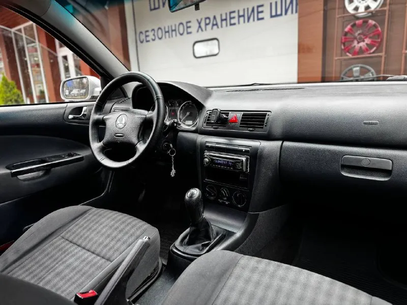 Продам skoda octavia tour 1.6 автомобиль в отличном состоянии без дефектов (гнили, коррозии, ржавчин и тд. ) за все время эксплуатации у автомобиля 2 собственника. большую часть простояла в теплом гараже. пробег:170.000 км бережное использование автомобиль не участвовал в дорожно транспортных происшествиях (без дтп) днище и пороги абсолютно целое без дыр и тд. техническая часть:без посторонних звуков и без вложений. год выпуска:2007 объем двигателя:1.6 кпп:механика 5-ти ступка привод:передний комплектация:рабочий кондиционер, усилитель руля (гур), центральный замок, электрорегулируемые зеркала, обогрев зеркал, передние электростеклоподъёмники, регулировка рулевой колонки, регулировка сидений по высоте, массажные передние сидения, хорошая акустика, обогревы стекла, подушка безопасности airbag, диски радиусом 16r резина зима michelin, сервисные книги. стоимость:625.000₽ хороший торг строго возле автомобиля. контактный номер телефона: +79494 📲 tg: 🦎 📞 звоните: +7(949)4166360 - фотография - 8