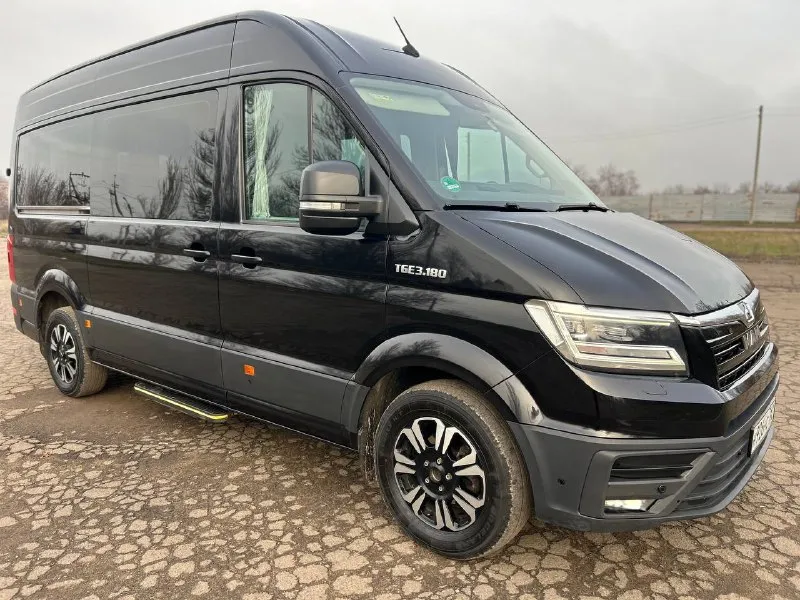 Продам man tge 3.180 он же vw crafter. 2019/09 г. выпуска. 2.0 tdi 178л. с, коробка asin 8 ст. оригинальный пробег 243 450 т. км. оригинальный пассажир 8+1,на самой полной комплектации, два кондиционера, две печки, заводская вэбасто, запускается с пульта дистанционно, парктроники в круг, адаптивный круиз контроль, удержание по полосам, датчики мёртвых зон, авто свет, авто дальний, датчики дождя, мульти руль, подогрев сидений, оригинальная магнитола с функцией подключения carplay, камера заднего вида, электро подножка, датчики экстренного торможения спереди и сзади, фаркоп. автомобиль находится в отличном состоянии как внешне так и технически, ничего делать ненужно. цена 4 620 000. т. руб. обращаться по тел. +79493270649 +79896240619. - фотография - 7