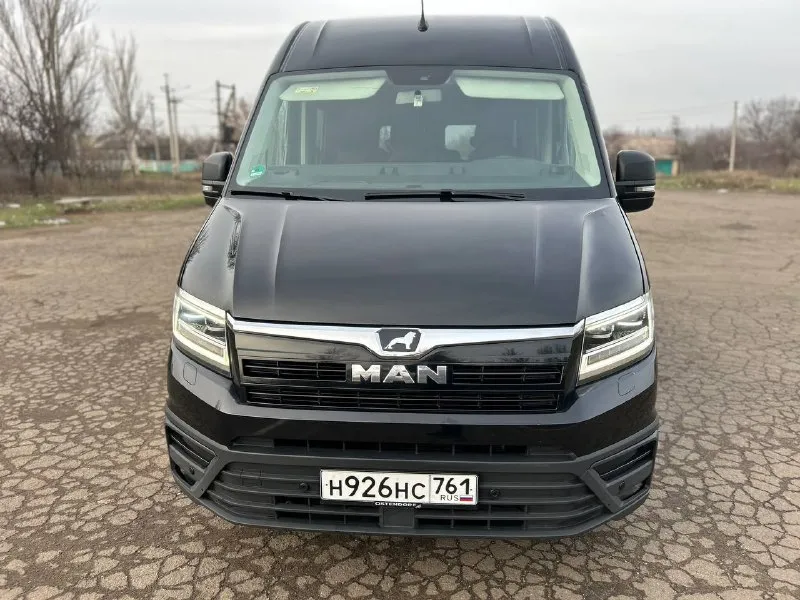 Продам man tge 3.180 он же vw crafter. 2019/09 г. выпуска. 2.0 tdi 178л. с, коробка asin 8 ст. оригинальный пробег 243 450 т. км. оригинальный пассажир 8+1,на самой полной комплектации, два кондиционера, две печки, заводская вэбасто, запускается с пульта дистанционно, парктроники в круг, адаптивный круиз контроль, удержание по полосам, датчики мёртвых зон, авто свет, авто дальний, датчики дождя, мульти руль, подогрев сидений, оригинальная магнитола с функцией подключения carplay, камера заднего вида, электро подножка, датчики экстренного торможения спереди и сзади, фаркоп. автомобиль находится в отличном состоянии как внешне так и технически, ничего делать ненужно. цена 4 620 000. т. руб. обращаться по тел. +79493270649 +79896240619. - фотография - 8