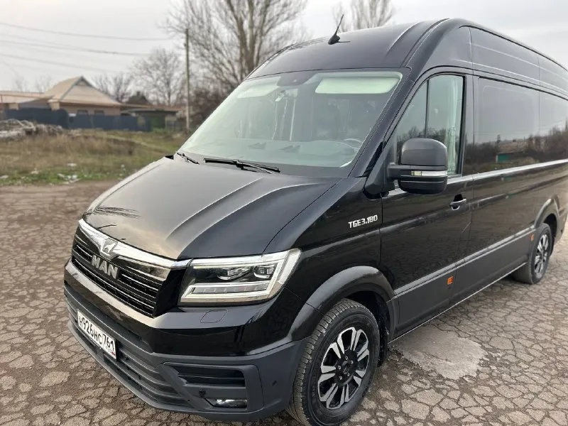 Продам man tge 3.180 он же vw crafter. 2019/09 г. выпуска. 2.0 tdi 178л. с, коробка asin 8 ст. оригинальный пробег 243 450 т. км. оригинальный пассажир 8+1,на самой полной комплектации, два кондиционера, две печки, заводская вэбасто, запускается с пульта дистанционно, парктроники в круг, адаптивный круиз контроль, удержание по полосам, датчики мёртвых зон, авто свет, авто дальний, датчики дождя, мульти руль, подогрев сидений, оригинальная магнитола с функцией подключения carplay, камера заднего вида, электро подножка, датчики экстренного торможения спереди и сзади, фаркоп. автомобиль находится в отличном состоянии как внешне так и технически, ничего делать ненужно. цена 4 620 000. т. руб. обращаться по тел. +79493270649 +79896240619. - фотография - 9