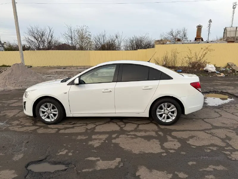 Продам : chevrolet cruze 2013 год, 1.6 мт, 262.000 км. цена : 620.000 руб торг комплект летней, зимней резины г. волноваха, могу выехать в донецк. на все вопросы отвечу в личку 89790273126 - фотография - 4