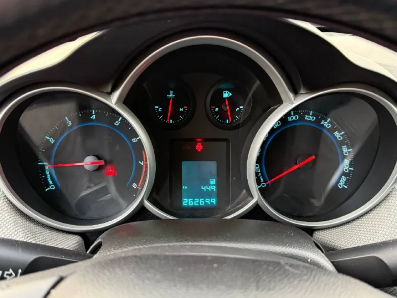 Продам : chevrolet cruze 2013 год, 1.6 мт, 262.000 км. цена : 620.000 руб торг комплект летней, зимней резины г. волноваха, могу выехать в донецк. на все вопросы отвечу в личку 89790273126 - фотография - 5