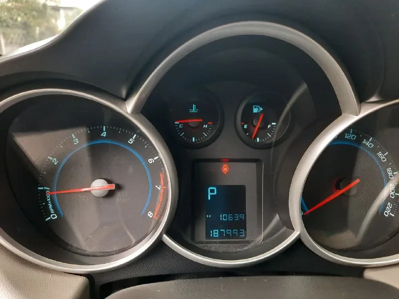 Продам автомобиль шевроле круз 2012 год. двигатель 1.8. акпп автомат. пробег 226тыс. км два хозяина. без дтп. зелёная автотека. авто ухоженный и по технике обслуженный. по докам всё норм. без штрафов и запретов. осмотр в мариуполе цена 845 тысяч. торг. +79495247211,+79493746506 - фотография - 8