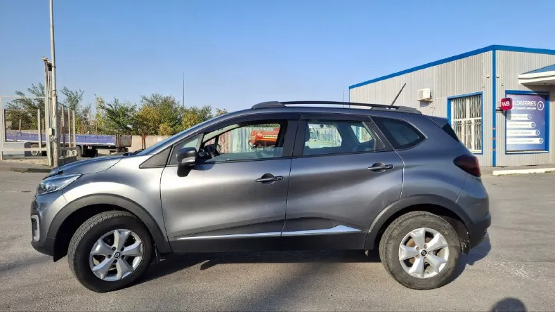 Продаётся renault kaptur 1.6 cvt 2021 — надёжный и комфортный кроссовер! пробег 41 500 км, один владелец, эптс, всё обслуживание у официального дилера. комплектация style с мультимедиа, сенсорным экраном, подогревом сидений и климат-контролем. двигатель 1.6 л, 114 л. с., вариатор x-tronic — плавная езда в городе и на трассе. машина в заводской окраске без повреждений, свежая замена масла на 33 600 км. в подарок зимние колеса на дисках и рейлинги. автомобиль в отличном состоянии, вложений не требует — сел и поехал. обмен не интересует, перекупам просьба не беспокоить. идеальный вариант для тех, кто ищет ухоженный, экономичный и практичный кроссовер. просмотр в ростове-на-дону. +79197106474 - фотография - 8