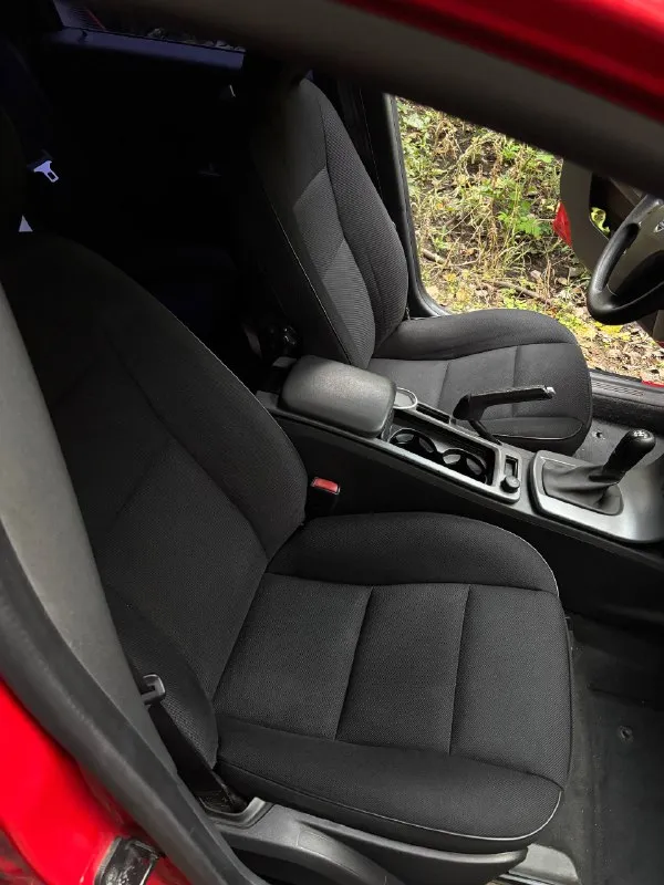 Продаётся volvo s40 с двигателем 1.6, 2008 г. в. коробка: механическая - пробег: 190 000 км владею машиной 3 года, проводили своевременное то, провели замену ремня грм на пробеге 178 т. км. новый аккумулятор. машина в родном заводском окрасе. салон без повреждений. отдаю также 4 комплекта резины (2 - зима и 2 - лето). 💰 цена: 850 000 руб. — торг уместен. 📲 звоните/пишите (отвечу в тг): +79494270141 машина в хорошем состоянии, готова к эксплуатации. переходите в лс или звоните — отвечу на все вопросы! volvo 📲 tg: @elyxa_s 📞 звоните: +7(949)4270141 - фотография - 10