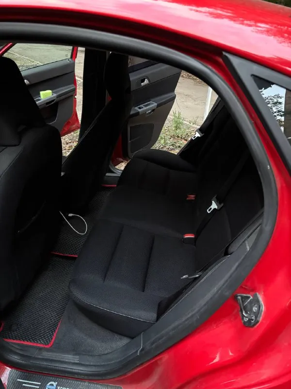 Продаётся volvo s40 с двигателем 1.6, 2008 г. в. коробка: механическая - пробег: 190 000 км владею машиной 3 года, проводили своевременное то, провели замену ремня грм на пробеге 178 т. км. новый аккумулятор. машина в родном заводском окрасе. салон без повреждений. отдаю также 4 комплекта резины (2 - зима и 2 - лето). 💰 цена: 850 000 руб. — торг уместен. 📲 звоните/пишите (отвечу в тг): +79494270141 машина в хорошем состоянии, готова к эксплуатации. переходите в лс или звоните — отвечу на все вопросы! volvo 📲 tg: @elyxa_s 📞 звоните: +7(949)4270141 - фотография - 9