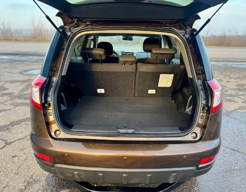 Продам geely emgrand x7 2015г 101 тыс. родного пробега 2.0 мкпп (японский мотор) без дтп просторный, высокий и не прихотливый в обслуживании автомобиль техническая часть в отличном состоянии, мотор, трансмиссия и ходовая вложений никаких не требует! кузов в отличном состоянии, в очень красивом темно-коричневом цвете! без гнили и ржавчины! в хорошей комплектации: - кожаный мульти-руль - датчик света - полный электропакет - даводчики стекл - подогревы - задний ряд селений с регулировками спинки и седла - линзованная оптика + led туманки и тд. юридически автомобиль полностью чистый! любые проверки и переоформления! цена - 760.000 рублей торг по всем вопросам отвечу по телефону или в сообщений tg; wa +79591014477 📞 звоните: +7(959)1014477 - фотография - 10