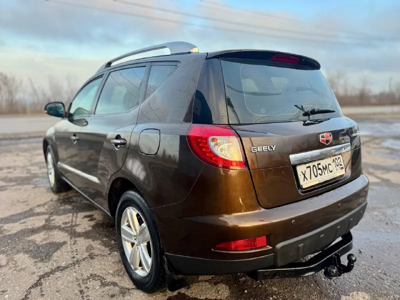 Продам geely emgrand x7 2015г 101 тыс. родного пробега 2.0 мкпп (японский мотор) без дтп просторный, высокий и не прихотливый в обслуживании автомобиль техническая часть в отличном состоянии, мотор, трансмиссия и ходовая вложений никаких не требует! кузов в отличном состоянии, в очень красивом темно-коричневом цвете! без гнили и ржавчины! в хорошей комплектации: - кожаный мульти-руль - датчик света - полный электропакет - даводчики стекл - подогревы - задний ряд селений с регулировками спинки и седла - линзованная оптика + led туманки и тд. юридически автомобиль полностью чистый! любые проверки и переоформления! цена - 760.000 рублей торг по всем вопросам отвечу по телефону или в сообщений tg; wa +79591014477 📞 звоните: +7(959)1014477 - фотография - 3