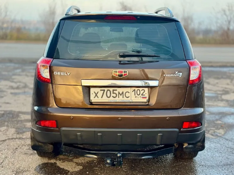 Продам geely emgrand x7 2015г 101 тыс. родного пробега 2.0 мкпп (японский мотор) без дтп просторный, высокий и не прихотливый в обслуживании автомобиль техническая часть в отличном состоянии, мотор, трансмиссия и ходовая вложений никаких не требует! кузов в отличном состоянии, в очень красивом темно-коричневом цвете! без гнили и ржавчины! в хорошей комплектации: - кожаный мульти-руль - датчик света - полный электропакет - даводчики стекл - подогревы - задний ряд селений с регулировками спинки и седла - линзованная оптика + led туманки и тд. юридически автомобиль полностью чистый! любые проверки и переоформления! цена - 760.000 рублей торг по всем вопросам отвечу по телефону или в сообщений tg; wa +79591014477 📞 звоните: +7(959)1014477 - фотография - 4