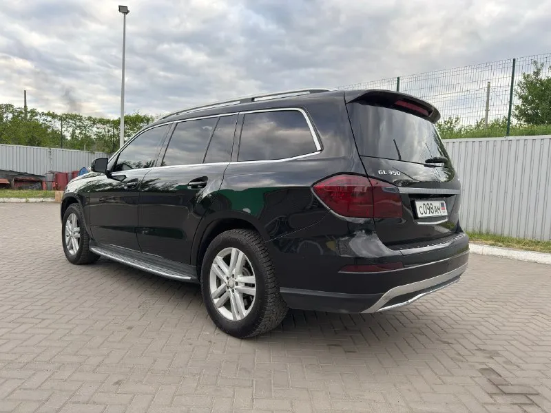 Продаю mercedes gl 2013 года выпуска. 3.150 🍋 (цена до 10 декабря) 3.0, проверенный мотор om642, пробег 273 000 км. (в основном трасса ) надежный, крепкий внедорожник, который никогда не подводил. роскошный, просторный, семиместный. машина хозяйская, полностью обслужена, вложений не требует. всё работает, по комплектации есть всё необходимое. едет уверенно, смотрится солидно. надежный мотор-миллионник, проверенный временем. звоните, расскажу подробнее. +79493528182 александр 📞 звоните: +7(949)3528182 - фотография - 6