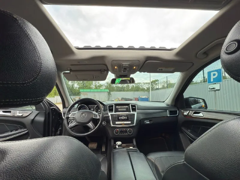 Продаю mercedes gl 2013 года выпуска. 3.150 🍋 (цена до 10 декабря) 3.0, проверенный мотор om642, пробег 273 000 км. (в основном трасса ) надежный, крепкий внедорожник, который никогда не подводил. роскошный, просторный, семиместный. машина хозяйская, полностью обслужена, вложений не требует. всё работает, по комплектации есть всё необходимое. едет уверенно, смотрится солидно. надежный мотор-миллионник, проверенный временем. звоните, расскажу подробнее. +79493528182 александр 📞 звоните: +7(949)3528182 - фотография - 7