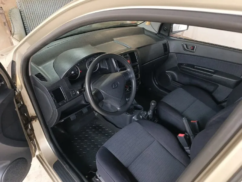 В продаже hyundai getz рестайлинг 💰 цена: 350 т. руб. 🏢 осмотр: краснодон 📅 год выпуска: 2008г. 📃 пробег 201 тыс. птс оригинал, 3 владельца. отличное состояние автомобиля, кузов красивый ровный, рыжиков нет. технически без нареканий двигатель 1.4 работает тихо, ровно, не дымит масло не расходует. салон чистый не затерт. коробка передач( механика) работает без замечаний. юридически чист. переоформление в мрэо. комплектация: кондиционер, гур, эл. подъёмники, абс, аудиосистема и др. на все вопросы по телефону: +79595667346 если не в сети +79198994253- ватсап, телеграм 📞 звоните: +7(959)5667346 - фотография - 10