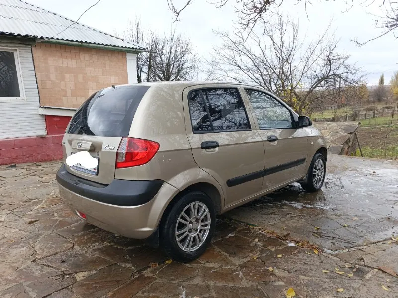 В продаже hyundai getz рестайлинг 💰 цена: 350 т. руб. 🏢 осмотр: краснодон 📅 год выпуска: 2008г. 📃 пробег 201 тыс. птс оригинал, 3 владельца. отличное состояние автомобиля, кузов красивый ровный, рыжиков нет. технически без нареканий двигатель 1.4 работает тихо, ровно, не дымит масло не расходует. салон чистый не затерт. коробка передач( механика) работает без замечаний. юридически чист. переоформление в мрэо. комплектация: кондиционер, гур, эл. подъёмники, абс, аудиосистема и др. на все вопросы по телефону: +79595667346 если не в сети +79198994253- ватсап, телеграм 📞 звоните: +7(959)5667346 - фотография - 4