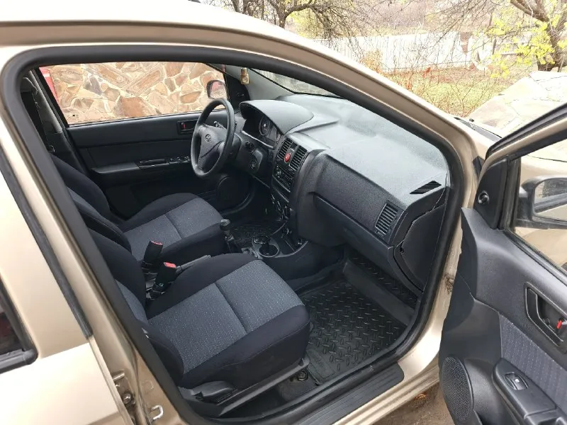 В продаже hyundai getz рестайлинг 💰 цена: 350 т. руб. 🏢 осмотр: краснодон 📅 год выпуска: 2008г. 📃 пробег 201 тыс. птс оригинал, 3 владельца. отличное состояние автомобиля, кузов красивый ровный, рыжиков нет. технически без нареканий двигатель 1.4 работает тихо, ровно, не дымит масло не расходует. салон чистый не затерт. коробка передач( механика) работает без замечаний. юридически чист. переоформление в мрэо. комплектация: кондиционер, гур, эл. подъёмники, абс, аудиосистема и др. на все вопросы по телефону: +79595667346 если не в сети +79198994253- ватсап, телеграм 📞 звоните: +7(959)5667346 - фотография - 5