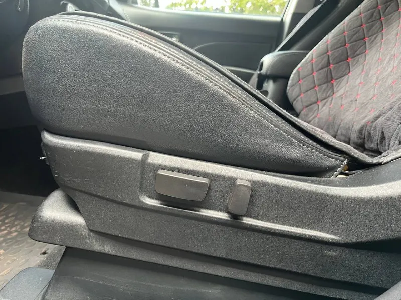 ❗️ mitsubishi outlander xl 3,0 v6 2007 год. ❗️объём 3 литра, бензин, 220 л. с. ❗️4х4, полный привод/блокировка ❗️акпп, обычный автомат, не вариатор! ❗️пробег: 195.000 км. , оригинал. ❗️комплектация: кожаный салон, климат контроль, регулировка руля, эл. регулировка зеркал со складыванием, подогрев передних сидений, электропривод водительского сиденья, два ключа, птс оригинал (владелец). ❗️машина обслужена. 💰 цена 1,150,000 рублей (торг). 🤫возможен обмен, в приоритете универсал / лифтбек 🏙енакиево ☎ +79493547127 📞 звоните: +7(949)3547127 - фотография - 9