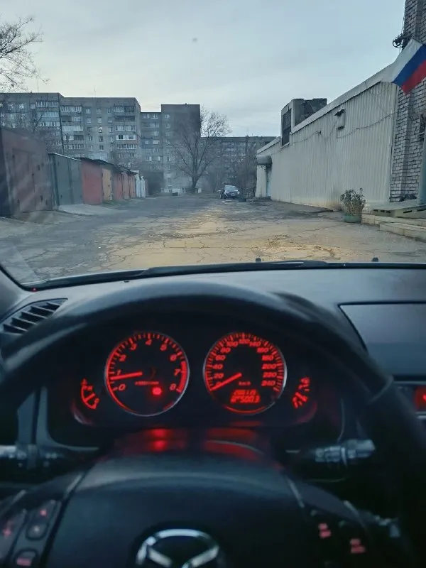 Продам mazda 6 gg 2.0 2003 (140 л. с. ) ❗❗❗ я собственник! в стс птс(оригинал) вписан, второй владелец в птс✅ 2 ключа кпп 5ступка полная комплектация для этой модели:мультируль, круиз, абс, 4 эсп, подогревы передних сидений, подогрев заднего стекла, электрорегулировка зеркал, электроусилитель руля, регулировка яркости подсветки салона✅ установлен хороший и дорогой свет(led) новая зимняя резина(корейская липучка) пороги, арки без рыжиков есть возрастные моменты по лкп(небольшие сколы), ничего критичного из минусов :нет сигнализации, закрывается и открывается с ключа по коробке и двигателю нареканий нет, все работает отлично, масло от замены до замены(раз в 7 т. км) цена - 650т. р + торг💵 находится в алчевске-перевальске телефон для связи +79591827606 или лс звоните, расскажу все более подробно 📞 звоните: +7(959)1827606 - фотография - 7