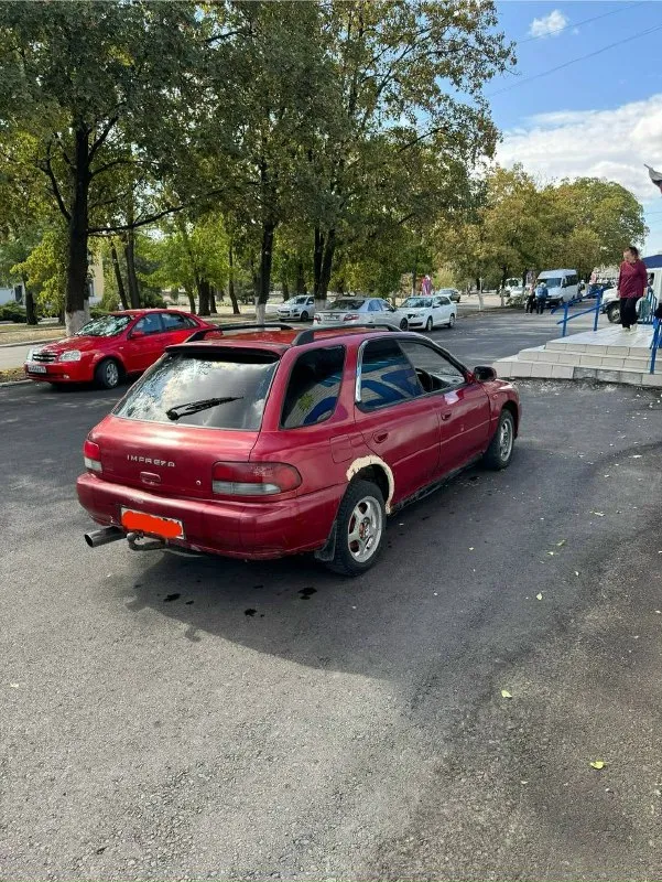 Цена до 10.12.25 180.000 город: торез номер телефона: +7 949 467 26 42 продаю своего друга, члена семьи, который никогда меня не подводил, а именно subaru impreza gf в кузове универсал, а теперь по состоянию: 1. кузов требует косметического окраса 2. дно и пороги в удовлетворительном состоянии 3. мотор на отлично, масло не расходует, не троит, не сапунит, проблем с мотором нет, тк это контрактрый мотор, пробег до 80.000 (вписанный) 4. коробка автомат, все режимы работают, не пинается, проблем не возникает теперь из недостатков: 1. нужно поменять гур (новый в багажнике 2. требует замены шпильки колес, 20шт отдам в комплекте 3. скоро подойдет время замены правого шруса( новый в багажнике) итог: в целом автомобиль неприхотлив, бензин сильно не расходует, масло не жрет, не кипит. 📞 звоните: +7(949)4672642 - фотография - 5