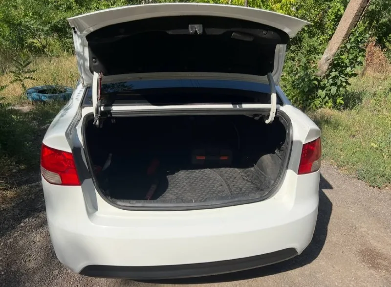 Продам kia cerato 2( kia церато), 1.6 ат 2009 г. В.
Двигатель работает отлично, коробка автомат работает отменно не пинается не тупит, передачи переключает не заметно. Кузов в хорошем состоянии гнили ржавчины нет. Отличная комплектация: сигнализация с обратной связью, климат-контроль ( всё греет холодит), гур, airbag, обогрев лобового стекла, заднего, электро зеркала, обогрев зеркал, подогрев сидений, датчик света, мультимедиа usb, aux, камера заднего вида. Автомобиль на новой зимней резине. Все остальные вопросы по телефону. Цена 670 тыс. Рублей. Быстрым будет небольшой торг у капота! Для переоформления поеду с вами в мрео.
Г. Горловка +79495625234 мобильный, telegram, whatsapp. Звонить можно в любое время.
📲 Tg: денис
📞 Звоните: +7(949)5625234 - фотография - 10