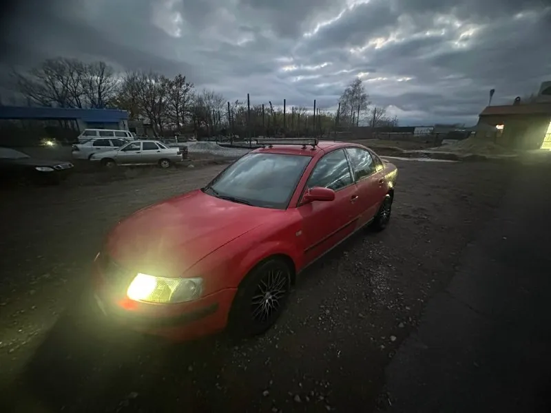 💶 цена: 250000 📮 город: горловка 🚘 марка / модель: volkswagen passat b5 📅 год выпуска: 1997 📊 пробег: 400000 ⛽ двигатель (тип, объем, мощность): бензин, 1.6, 101 л. с. ✅ vin код: 🔧 тип кпп: механика 👨‍⚖ владельцев в птс: 1 ⏳ срок владения: 2 года 📝 описание: продается пассат 1,6 на механике. недавно перебирал ходовку вместе с тормозами, вышло около 100к, новая летняя резина стоит. зимы нет. проблемы по электрике, подтекает масло. так же есть донор в цвет. донор частично разобран, все лежит в гараже. есть много запчастей, как с донора, так и новых. прошлым летом менял двигатель, вписан в птс, покупал новые карты, перешивал их. есть 3 комплекта карт, 2 торпеды, 2 двигателя и т. д. за две машины 350000 + торг. с машинами отдам все что, по ним есть. ☎ контактный телефон: +79493892364 📞 звоните: +7(949)3892364 - фотография - 8