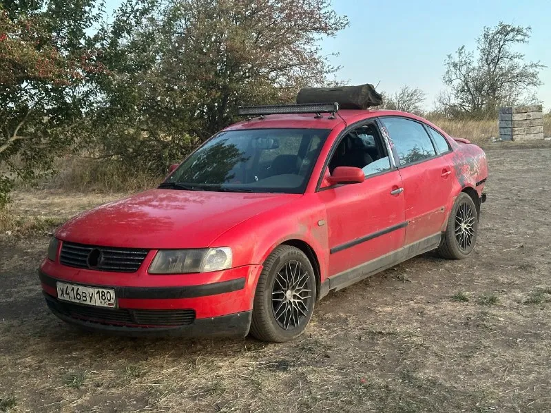 💶 цена: 250000 📮 город: горловка 🚘 марка / модель: volkswagen passat b5 📅 год выпуска: 1997 📊 пробег: 400000 ⛽ двигатель (тип, объем, мощность): бензин, 1.6, 101 л. с. ✅ vin код: 🔧 тип кпп: механика 👨‍⚖ владельцев в птс: 1 ⏳ срок владения: 2 года 📝 описание: продается пассат 1,6 на механике. недавно перебирал ходовку вместе с тормозами, вышло около 100к, новая летняя резина стоит. зимы нет. проблемы по электрике, подтекает масло. так же есть донор в цвет. донор частично разобран, все лежит в гараже. есть много запчастей, как с донора, так и новых. прошлым летом менял двигатель, вписан в птс, покупал новые карты, перешивал их. есть 3 комплекта карт, 2 торпеды, 2 двигателя и т. д. за две машины 350000 + торг. с машинами отдам все что, по ним есть. ☎ контактный телефон: +79493892364 📞 звоните: +7(949)3892364 - фотография - 9