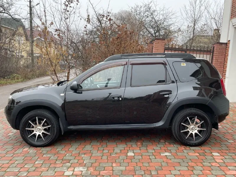 Продам - renault duster год - 2013 пробег - 168.000км объём - 2.0 1 владелец птс - оригинал полный привод - 4x4 машина в отличном состоянии, никаких вложений не требует. комплектация: электроусилитель руля, два стеклоподъемника, кондиционер, датчик света, датчик дождя, блютуз, стоит сигнализация с автозапуском, заводская магнитола, парктроники, днище, пороги в отличном состоянии, в комплекте отдам зимнюю резину практически новую на красивых дисках, отдам новый видео регистратор, купил масло и фильтра ещё не поменял так как некогда это всё отдам новому владельцу, по ходовой части не требует не каких вложений от слова совсем. большой багажник и очень вместительная, одним словом машина для себя. переоформление через мрэо цена 1 000.000 тысяч рублей осмотр г. донецк остальное по телефону +79495788575 александр - фотография - 4