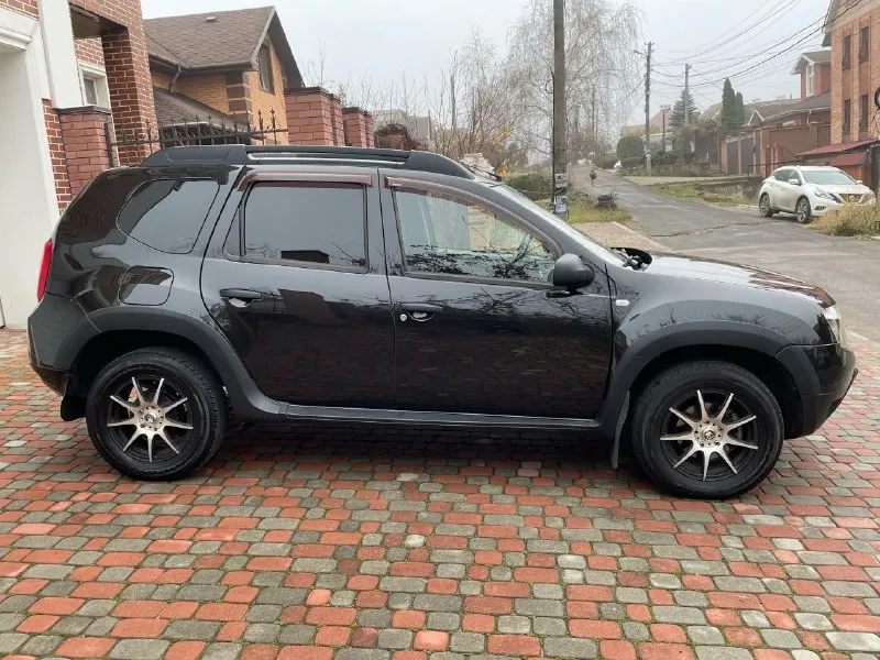 Продам - renault duster год - 2013 пробег - 168.000км объём - 2.0 1 владелец птс - оригинал полный привод - 4x4 машина в отличном состоянии, никаких вложений не требует. комплектация: электроусилитель руля, два стеклоподъемника, кондиционер, датчик света, датчик дождя, блютуз, стоит сигнализация с автозапуском, заводская магнитола, парктроники, днище, пороги в отличном состоянии, в комплекте отдам зимнюю резину практически новую на красивых дисках, отдам новый видео регистратор, купил масло и фильтра ещё не поменял так как некогда это всё отдам новому владельцу, по ходовой части не требует не каких вложений от слова совсем. большой багажник и очень вместительная, одним словом машина для себя. переоформление через мрэо цена 1 000.000 тысяч рублей осмотр г. донецк остальное по телефону +79495788575 александр - фотография - 5