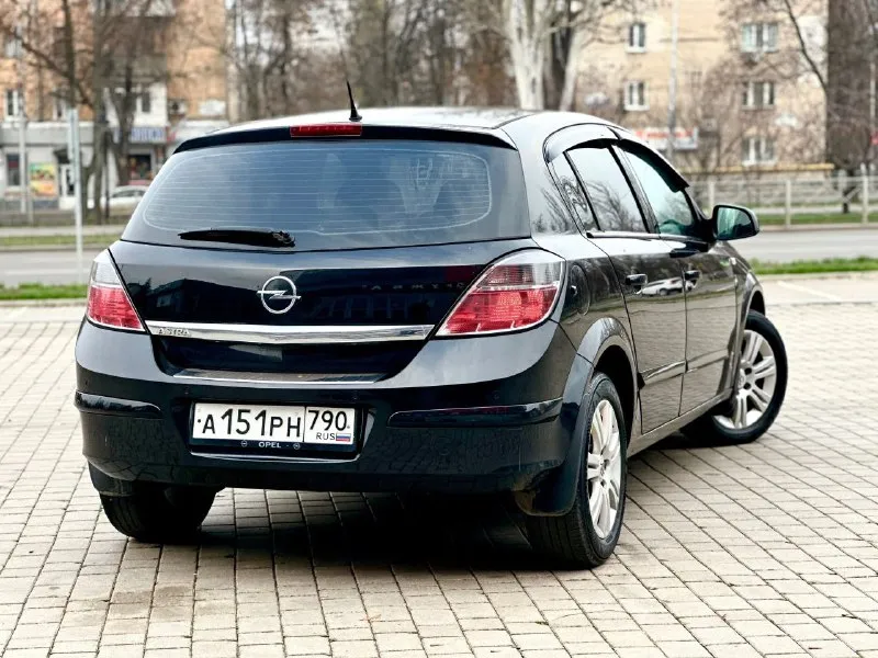 Продам свою opel astra h рестайлинг 2012г машина полностью обслужена до идеала! не требует не замен не вложений, пробег 202000 км без дтп! так же на машине нет не каких минусов по кузову, двигатель работает ровно и четко так как должен работать, салон ухожен не прокурен, коробка не хрустит все передачи включаются без проблем! по ходовой плывет 5+ стоят 16 колеса. комплектация cosmo! максимальная в нее входит:4 стеклоподъемника, парктроники, подогрев передних сидений, круиз контроль, борт компьютер, климат контроль, abs, кожаный красивый мульти руль, обогрев боковых зеркал, и многое другое. также на авто сделали длинные передачи для удобства в пути по трассе! остальные любые вопросы по телефону) +79497031926 цена 720.000₽ - фотография - 5