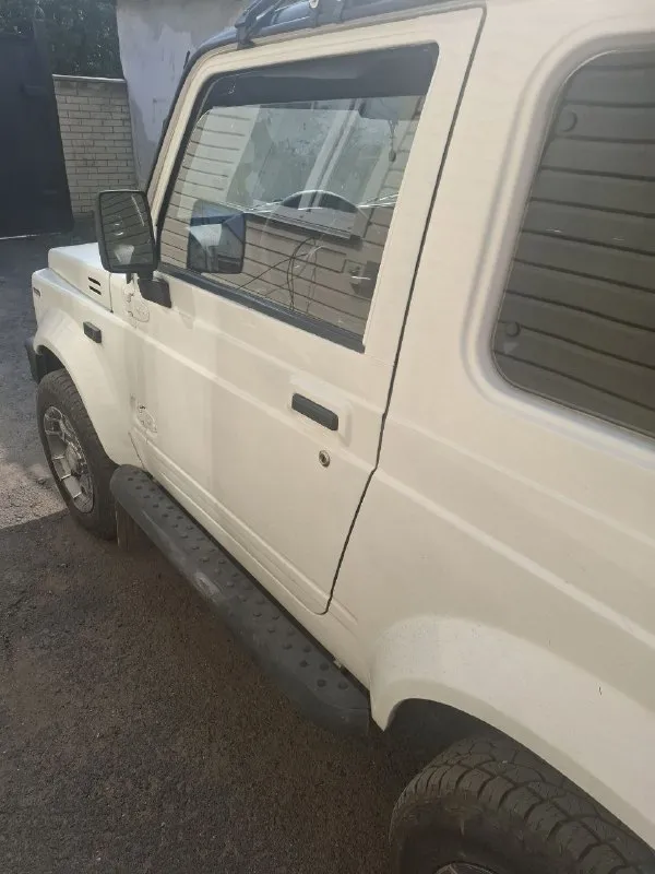 Suzuki samurai 1995 г. двигатель 1.3 бензин, мкпп пробег 120.000 км рамник, полный привод стоит хорошая зима на дисках есть комплект летних колес хорошая музыка более подробно по телефону +79493164578 г. макеевка цена 450.000₽, торг - фотография - 5