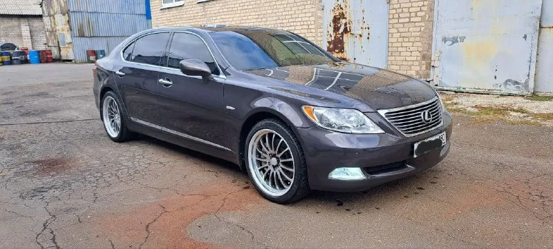 Ls460l 2008 270 пробег, v8 хороший, как внешне так и технически, кузов в керамике, об авто заботились, все жидкости заменены везде, диски колодки, рычаги, произвел т/о замена свечей, прокладок крышек, прокладок впуска и выпуска, муфт кордана, без ошибок, рейка на отлично, мотор и автомат делают своё дело, дорогой ксенон, очень хорошый свет, салон ухоженный, мультимедия андроид, 5 мест, работает всё, японец. колёса 20 мягко и комфортно, авто располагает к спокойной размеренной езде и если надо, быстро уйти из виду), цена за наличку. 1.550 +79496397148 - фотография - 2