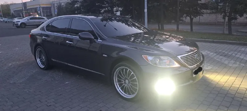 Ls460l 2008 270 пробег, v8 хороший, как внешне так и технически, кузов в керамике, об авто заботились, все жидкости заменены везде, диски колодки, рычаги, произвел т/о замена свечей, прокладок крышек, прокладок впуска и выпуска, муфт кордана, без ошибок, рейка на отлично, мотор и автомат делают своё дело, дорогой ксенон, очень хорошый свет, салон ухоженный, мультимедия андроид, 5 мест, работает всё, японец. колёса 20 мягко и комфортно, авто располагает к спокойной размеренной езде и если надо, быстро уйти из виду), цена за наличку. 1.550 +79496397148 - фотография - 3