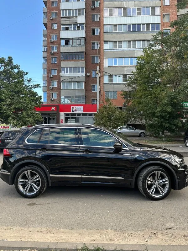 Продажа от собственника. 🏎️ volkswagen tiguan 2020 г/в | 1.5 tsi | передний привод | 70000 пробег; ☎️телефон: +79885627862; 💶цена: 3,4 млн; ✅1 собственник в германии, 1 собственник в рф (в собственности 1.5 года); 🔥 полный r-line пакет в дорестайлинге. 💫 автомобиль в топовой и уникальной комплектации для данной модификации. ✅заводской обвес r-line; ✅салон r-line; ✅премиальная музыка dynaudio; ✅панорамн. .. " style="background-image:url('//telegram. org/img/emoji/40/e29c85.png')">✅электропривод зеркал; ✅электропривод багажника с функцией открытия ногой; ✅ электрообогрев лобового стекла, стекла багажника и зеркал; ✅адаптивный круиз контроль с опцией «автопилота» в пробке; ✅адаптивный свет; ✅ умный дальний свет «dynamic light assist»; ✅все возможные датчики (свет, дождь, слепые зоны и тд); ✅все возможные ассистенты (экстренное торможение, удержание в полосе, ассистент парковки, распознание усталости, помощь при посадке и т. д); ✅к 📞 звоните: +7(988)5627862 - фотография - 3
