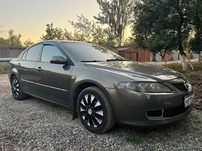 Продаю mazda 6 2006 пробег 250 000 км (реальный) один владелец по птс машина в одних руках 5 лет. без дтп с серьёзными повреждениями (есть лёгкие косметические дефекты в виде царапин). техническое состояние - двигатель 1.8 бензин, в хорошем рабочем состоянии, без посторонних стуков. масло менялось каждые 7–10 тыс. км. - коробка передач: механическая переключается плавно, без рывков. - подвеска обслужена: рычаги и стойки заменялись ~500 км назад. комплектация и оборудование - кондиционер/климат-контроль - электростеклоподъёмники, центральный замок - музыкальная система с поддержкой usb/aux/bluetooth - подушки безопасности: фронтальные (и боковые, ) - зимняя резина - сигнализация - кузов в общем хорошем состоянии, есть мелкие сколы и царапины соответствующие возрасту. - лобовое стекло без крупных трещин, возможны небольшие сколы. - птс: оригинал, без залогов и ограничений. - - последнее то проведено (10.09.2025). донецк +7949306302 +79493174030 650.000 торг - фотография - 2