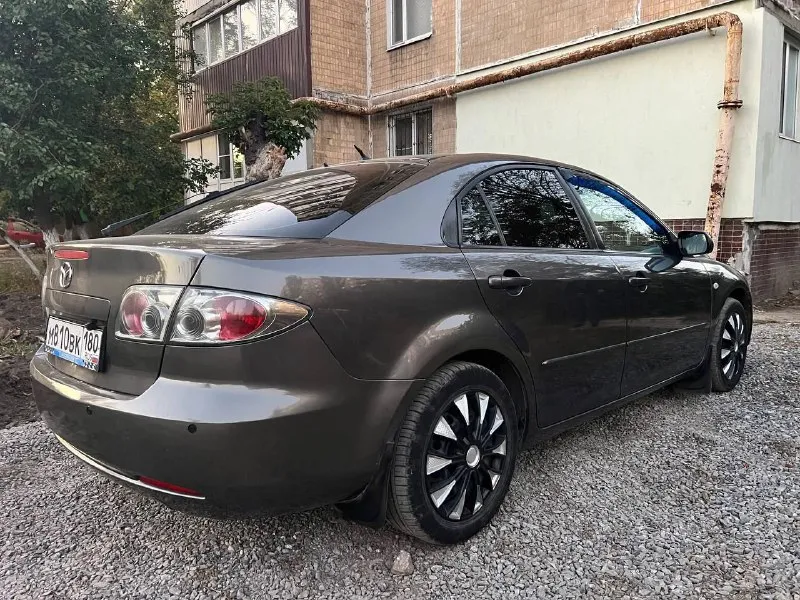 Продаю mazda 6 2006 пробег 250 000 км (реальный) один владелец по птс машина в одних руках 5 лет. без дтп с серьёзными повреждениями (есть лёгкие косметические дефекты в виде царапин). техническое состояние - двигатель 1.8 бензин, в хорошем рабочем состоянии, без посторонних стуков. масло менялось каждые 7–10 тыс. км. - коробка передач: механическая переключается плавно, без рывков. - подвеска обслужена: рычаги и стойки заменялись ~500 км назад. комплектация и оборудование - кондиционер/климат-контроль - электростеклоподъёмники, центральный замок - музыкальная система с поддержкой usb/aux/bluetooth - подушки безопасности: фронтальные (и боковые, ) - зимняя резина - сигнализация - кузов в общем хорошем состоянии, есть мелкие сколы и царапины соответствующие возрасту. - лобовое стекло без крупных трещин, возможны небольшие сколы. - птс: оригинал, без залогов и ограничений. - - последнее то проведено (10.09.2025). донецк +7949306302 +79493174030 650.000 торг - фотография - 4