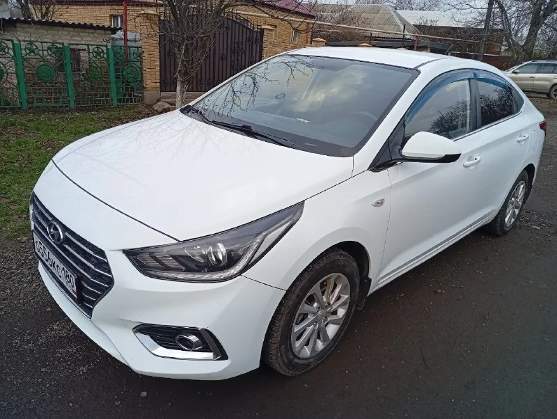 Продам свой личный автомобиль hyundai solaris 2018г объём двигатель 1.6, кпп 6 стп, родной пробег 140т, автомобиль без дтп весь метал родной, не бит не крашен без гнилья и ржавчины, чистый ухоженный салон автомобиль своевременно обслуживается, два комплекта резины зима лето, два комплекта ключей, установлено газовое оборудование вписан в птс, максимальная комплектация сигнализация с обратной связью с автозапуском, авто соответствует фотографиям и описанию, авто без вложений делать нечего не нужно во владении больше года, от авто не избавляюсь с продажей не тороплюсь, с документами полный порядок без штрафов и ограничений, авто продаётся строго с переоформлением цена 1.5 🍋 остальные вопросы по телефону осмотр харцызск +79496329457 📞 звоните: +7(949)6329457 - фотография - 3